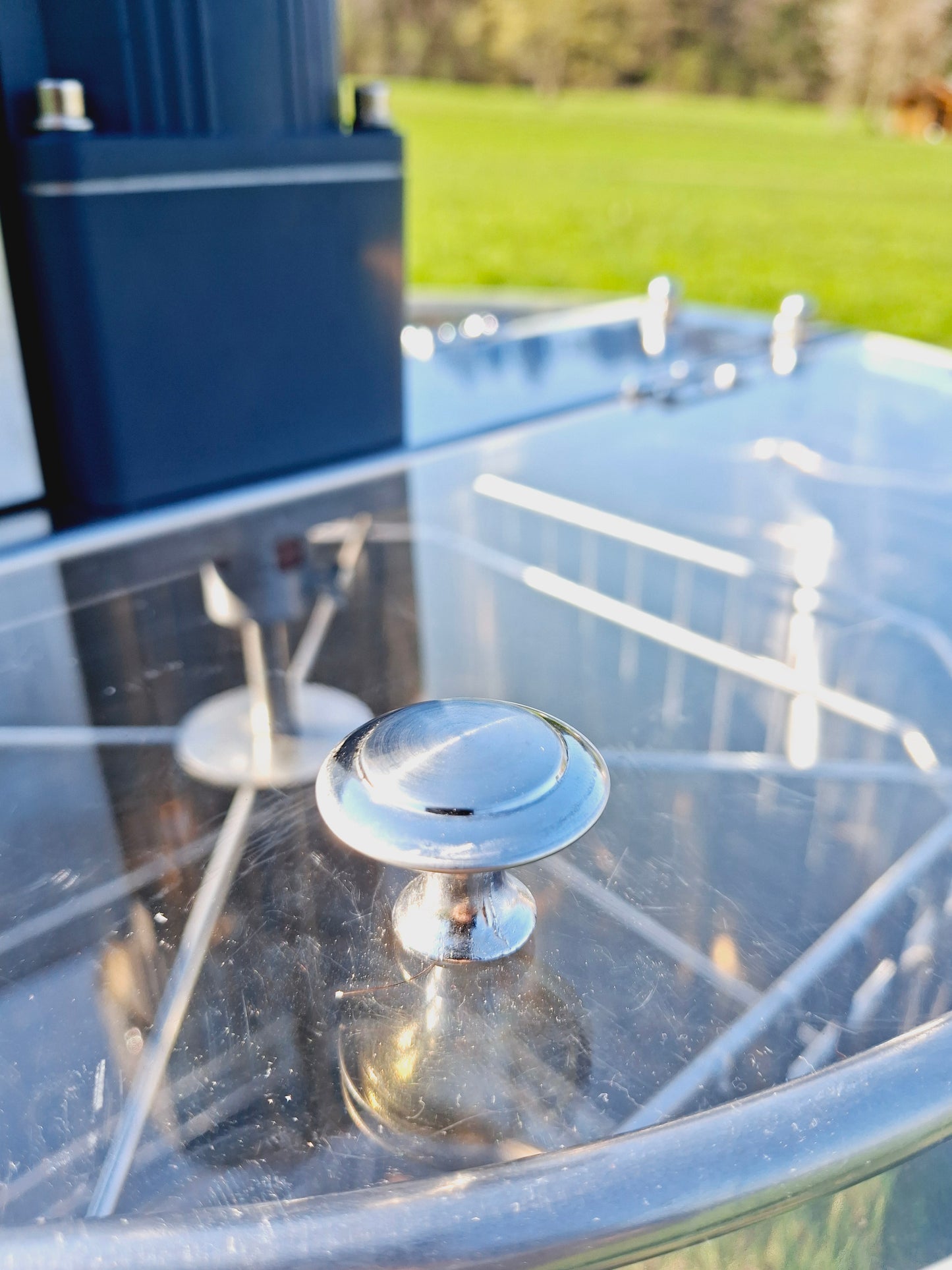 Električno točilo za med