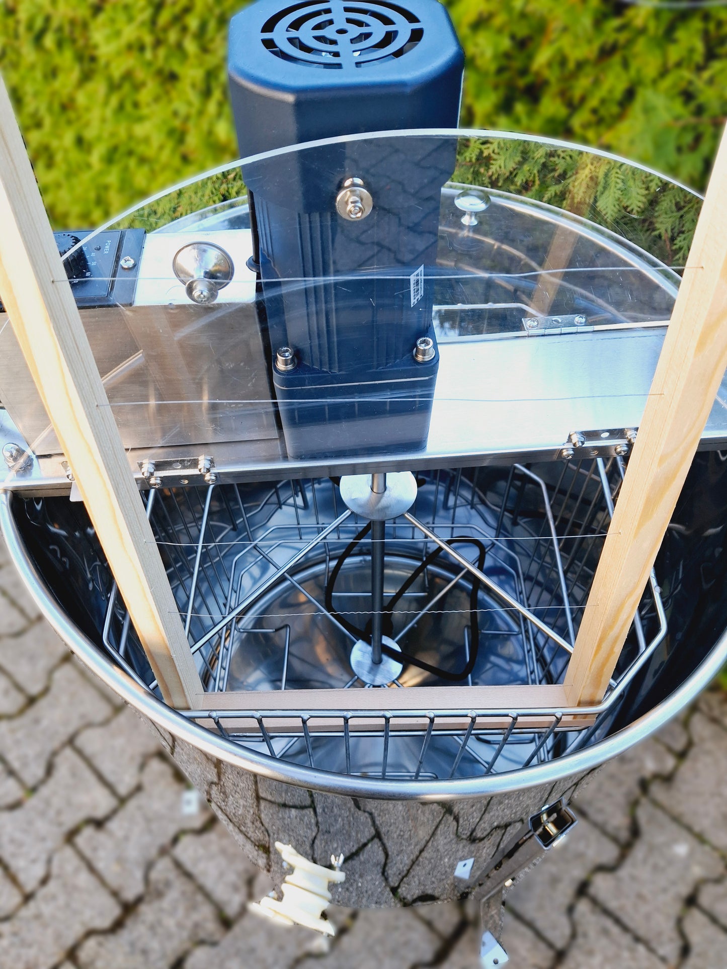 Električno točilo za med